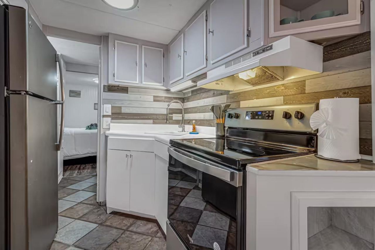 5400 Little River Neck Rd.  Photo 7