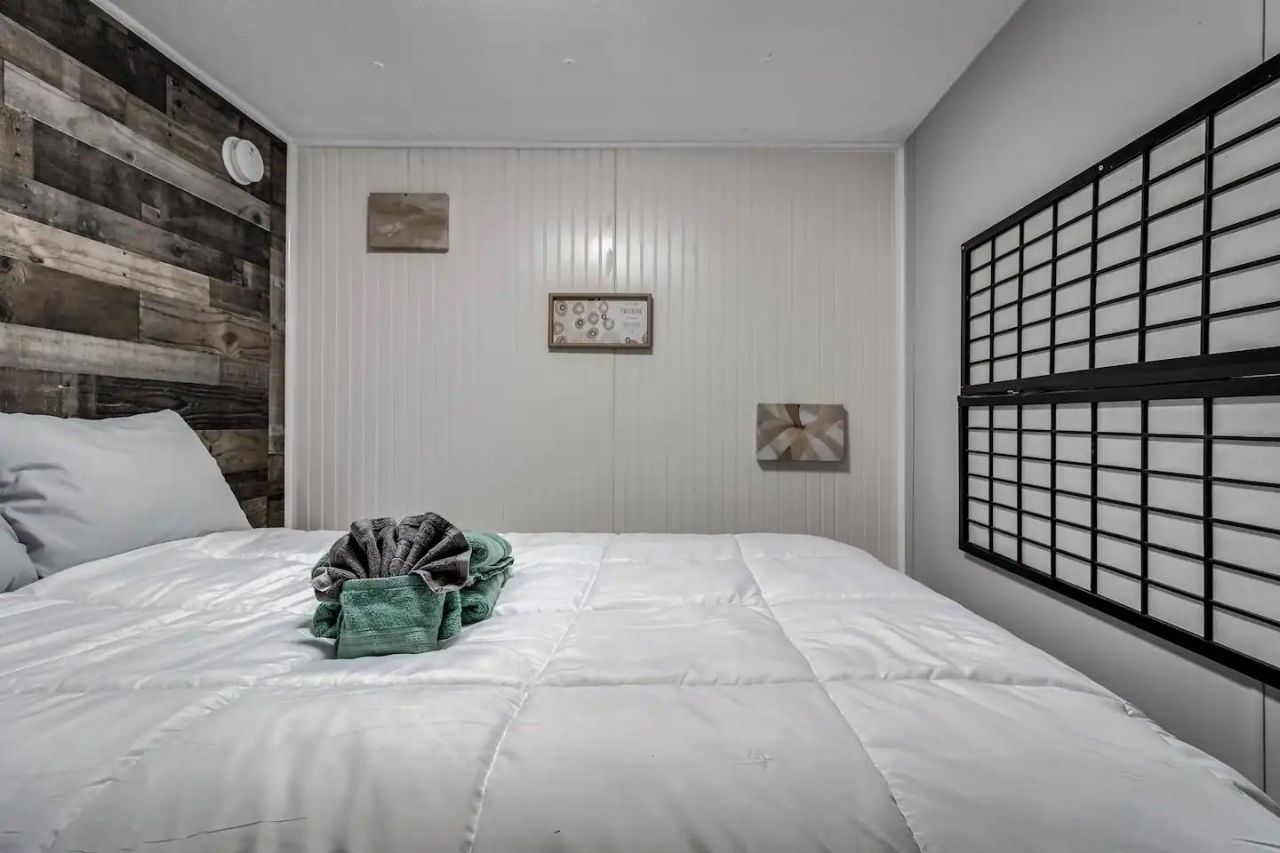 5400 Little River Neck Rd.  Photo 9