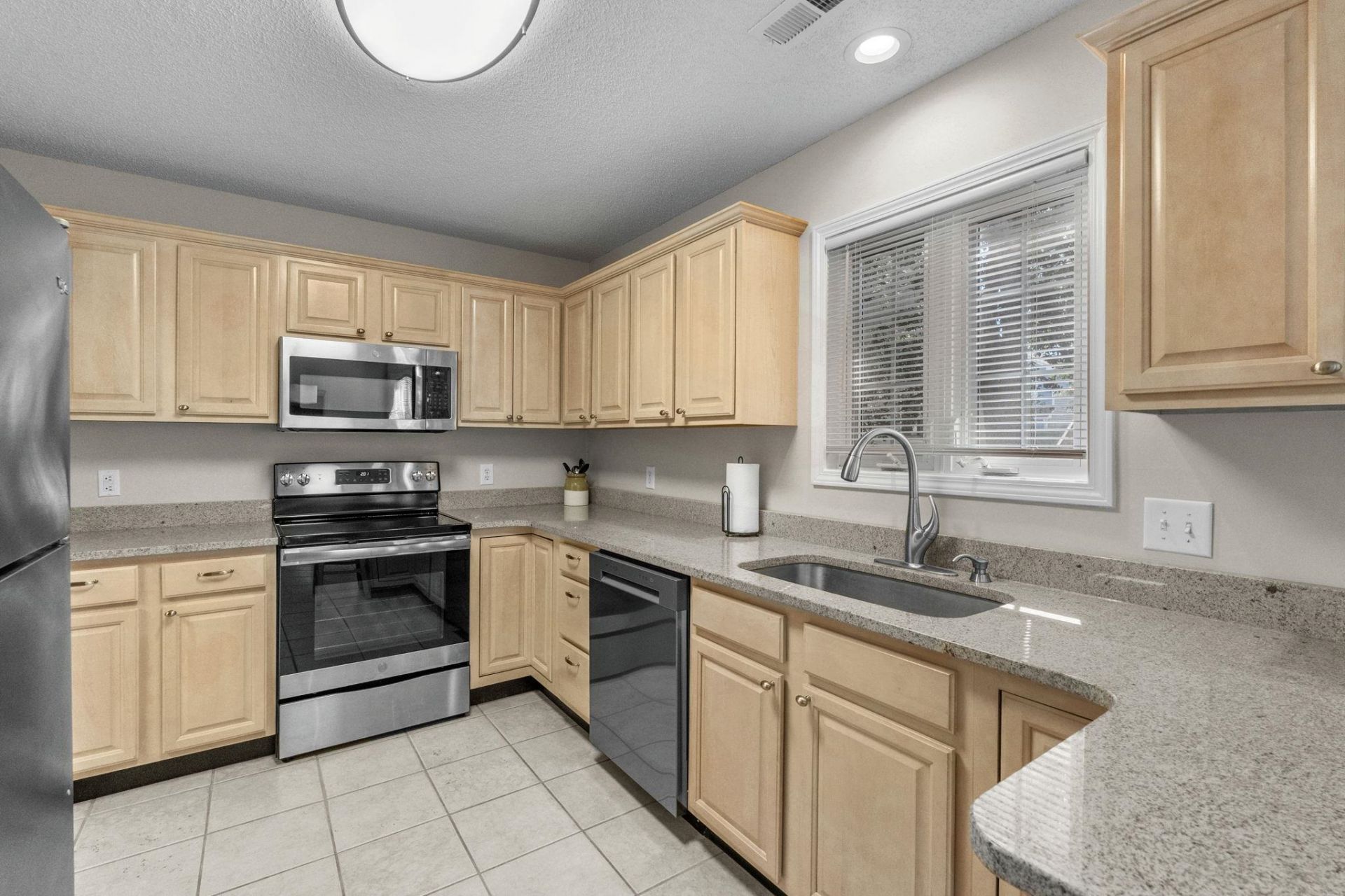 829 9th Ave. S  Photo 14