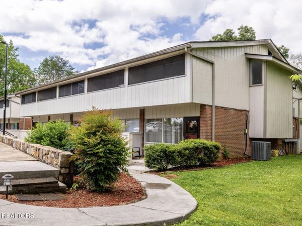 2806 Suncrest Rd, Pigeon Forge, TN 37863