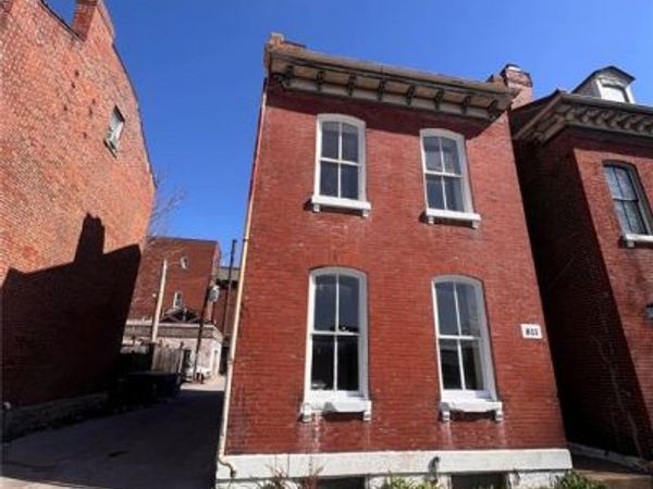 811 Russell Boulevard , St Louis, MO 63104