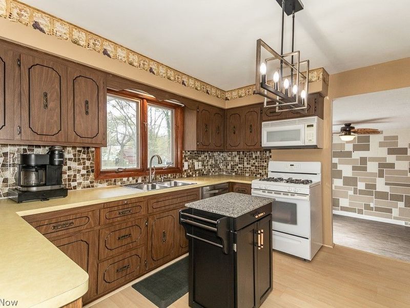 33510 Lake Shore Boulevard, Lakeline, OH 44095 Photo 23