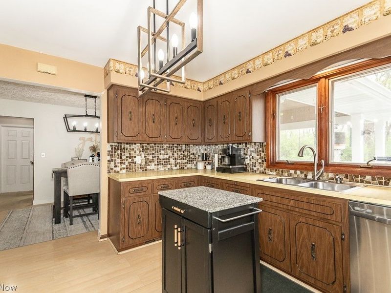 33510 Lake Shore Boulevard, Lakeline, OH 44095 Photo 24