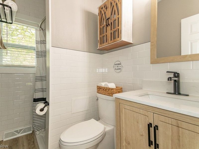 33510 Lake Shore Boulevard, Lakeline, OH 44095 Photo 34