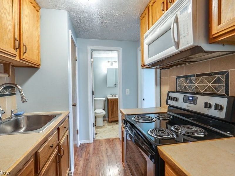 115 S Rocky River Drive, Unit 303, Berea, OH 44017 Photo 10