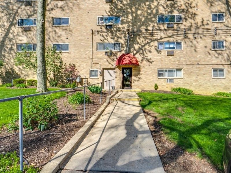 115 S Rocky River Drive, Unit 303, Berea, OH 44017 Photo 2