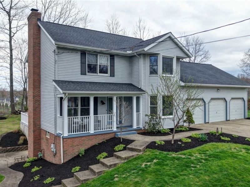 717 Pine Hills Drive SW, Massillon, OH 44646 Photo 2