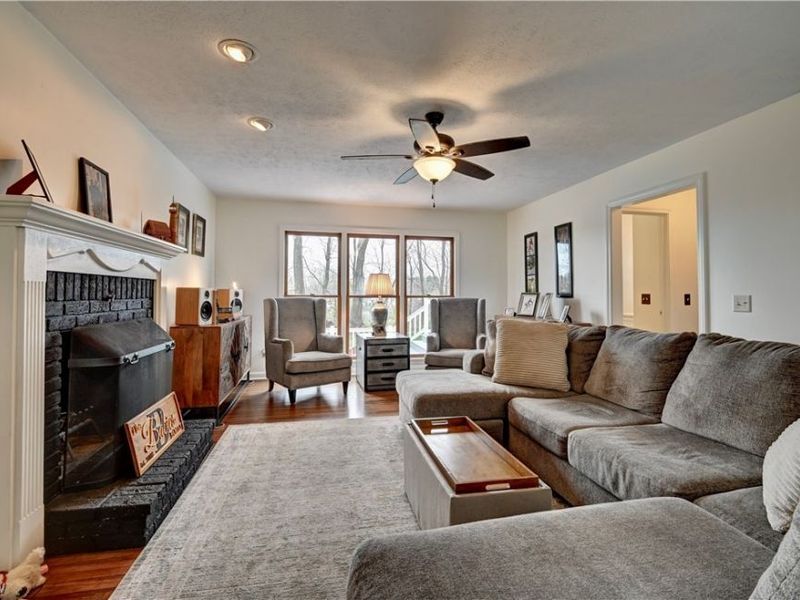 717 Pine Hills Drive SW, Massillon, OH 44646 Photo 9