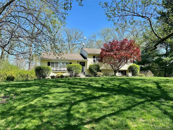 3 Regimental Place , New Windsor, NY 12553