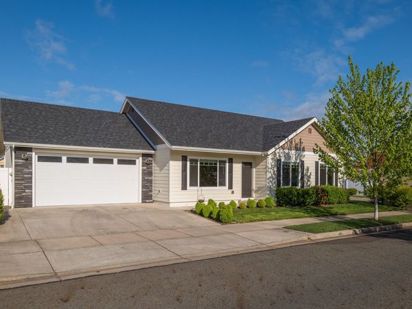 918 SW Blackberry Lane, Grants Pass, OR 97527