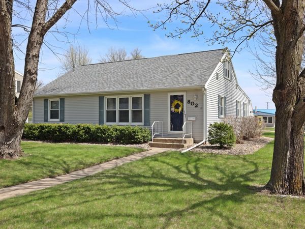 802 N 14th Street, Estherville, IA 51334