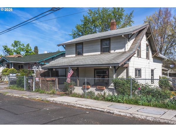 1111 E 9TH ST, The Dalles, OR 97058