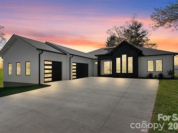 503 Nesbitt Drive, Mills River, NC 28759
