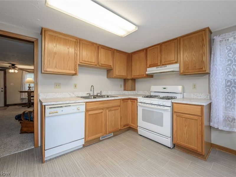 1069 W Nimisila Road, New Franklin, OH 44216 Photo 10