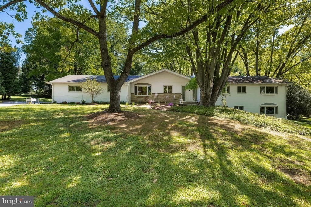 1 Springbriar Lane, Baltimore, MD 21208 Main Photo