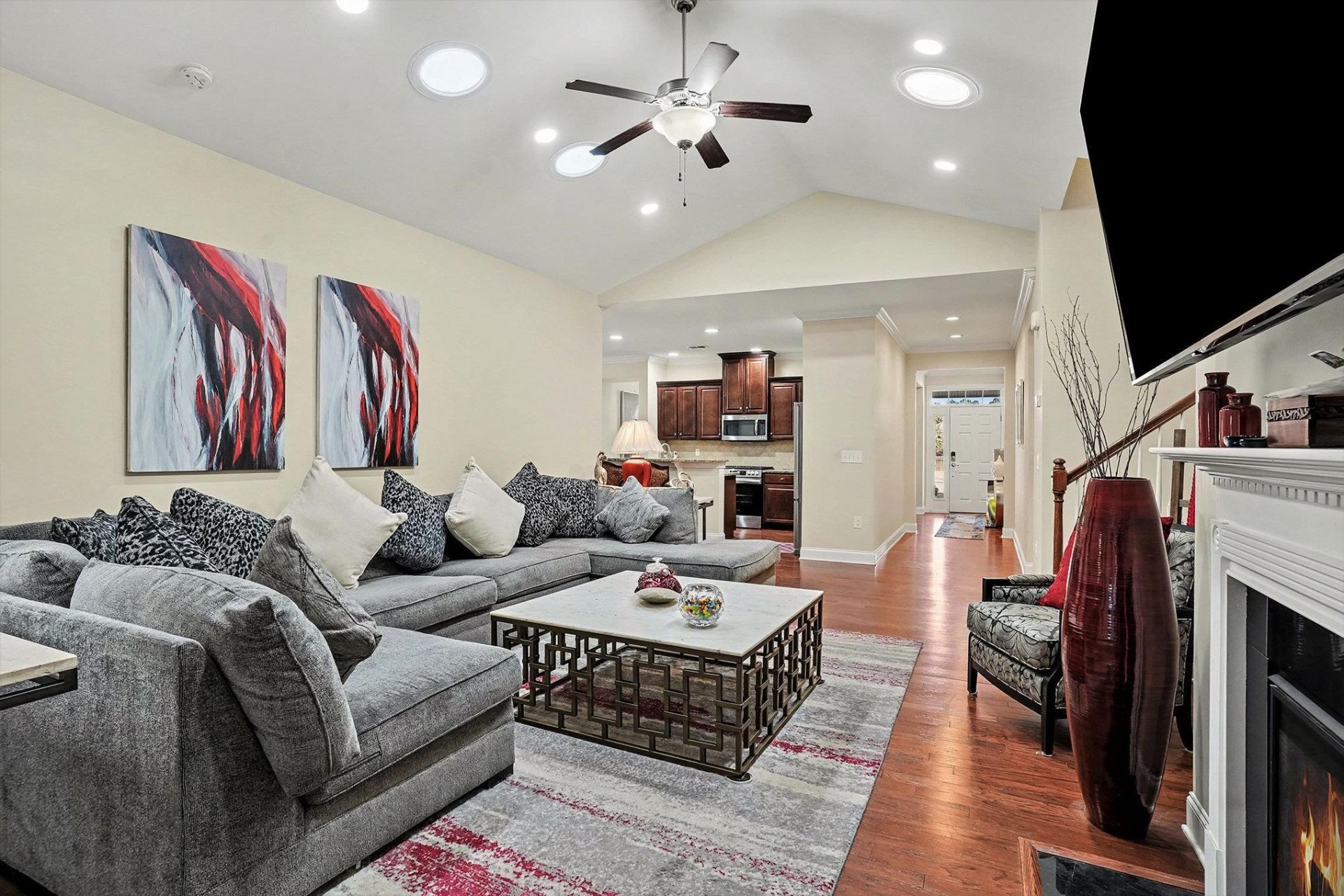 962 Henry James Dr.  Photo 6