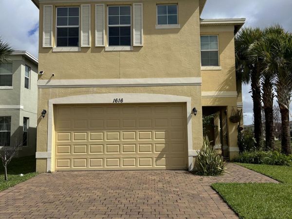 1616 NW Cataluna Circle, Port St. Lucie, FL 34986