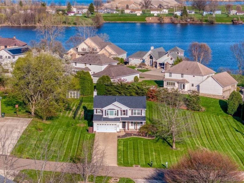 5242 Aster Avenue NE, Canton, OH 44705 Photo 2