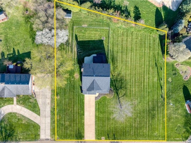 5242 Aster Avenue NE, Canton, OH 44705 Photo 3