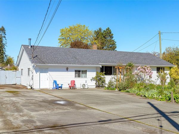 377 Campbell St , Duncan, BC V9L 3H7