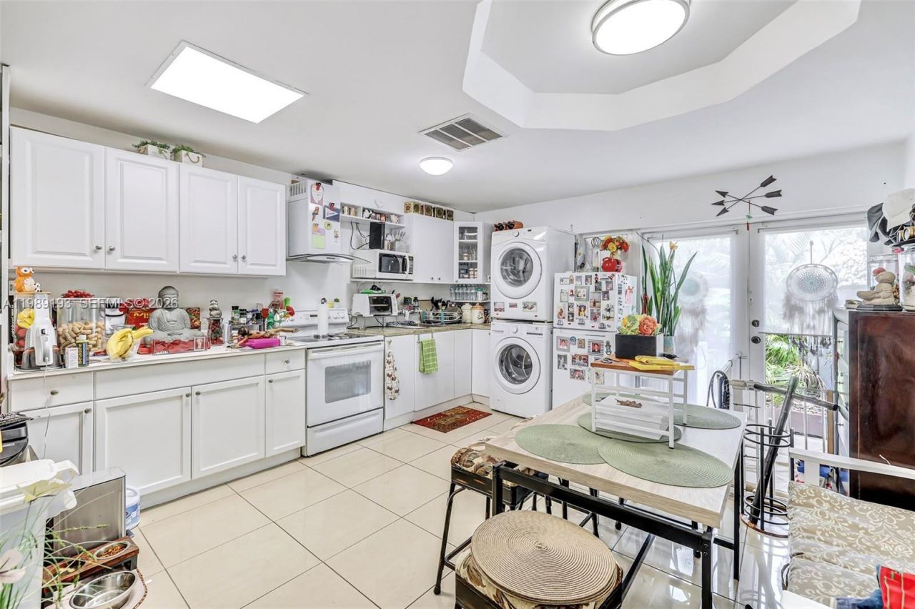 12085 W Dixie Hwy, Biscayne Park, FL 33161 Photo