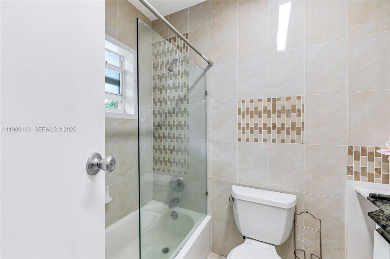 12085 W Dixie Hwy, Biscayne Park, FL 33161 Photo