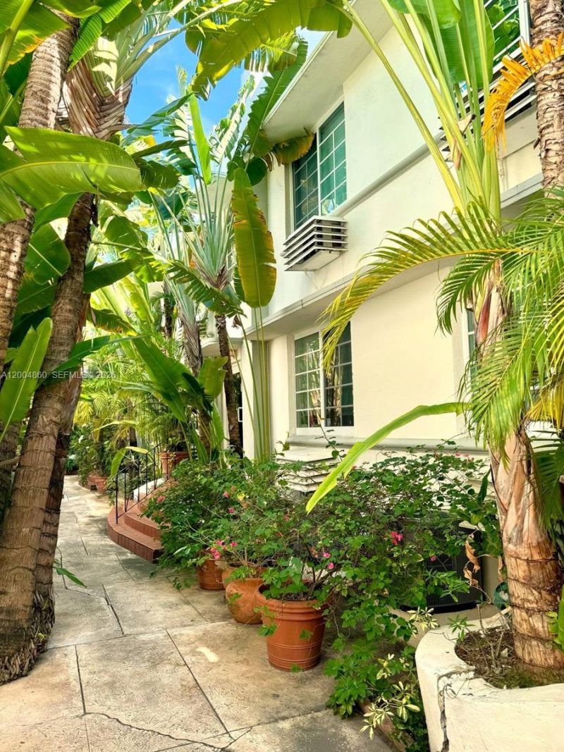 349 Meridian Ave , Unit B202, Miami Beach, FL 33139 Photo