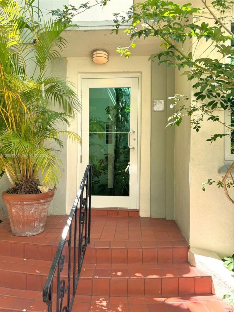 349 Meridian Ave , Unit B202, Miami Beach, FL 33139 Photo
