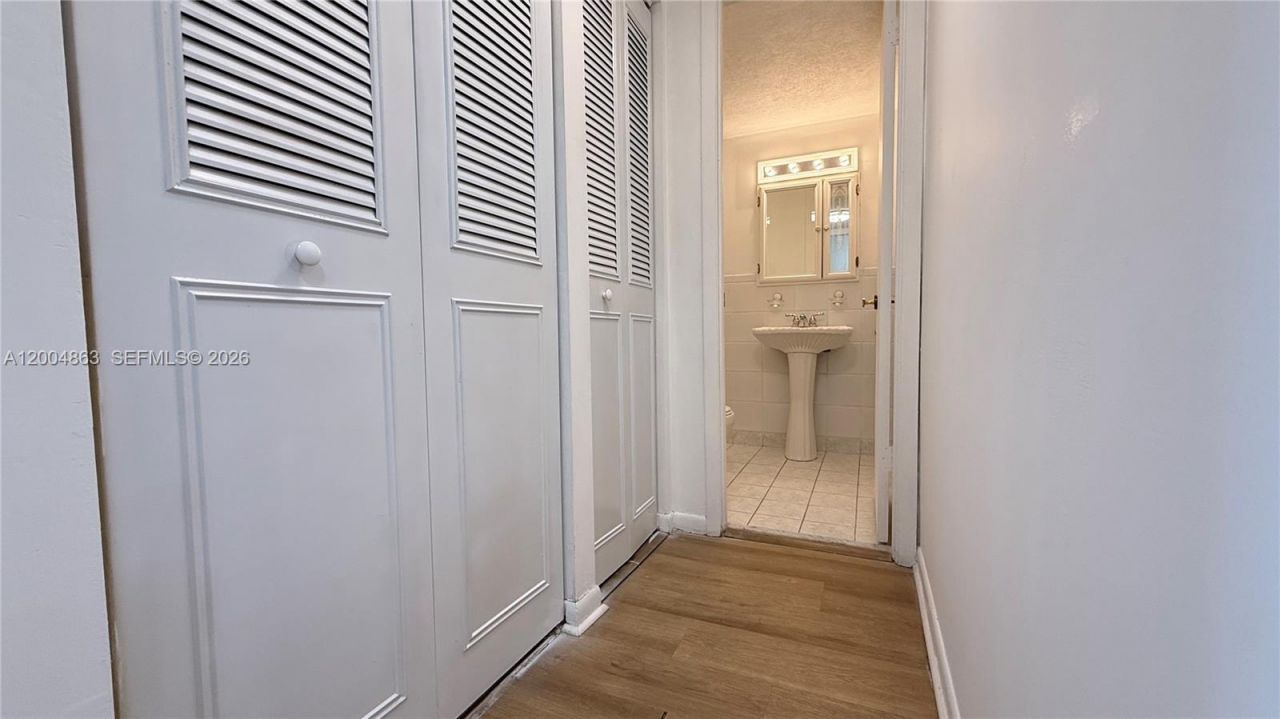 1830 Dixieanna St, Unit 404, Hollywood, FL 33020 Photo