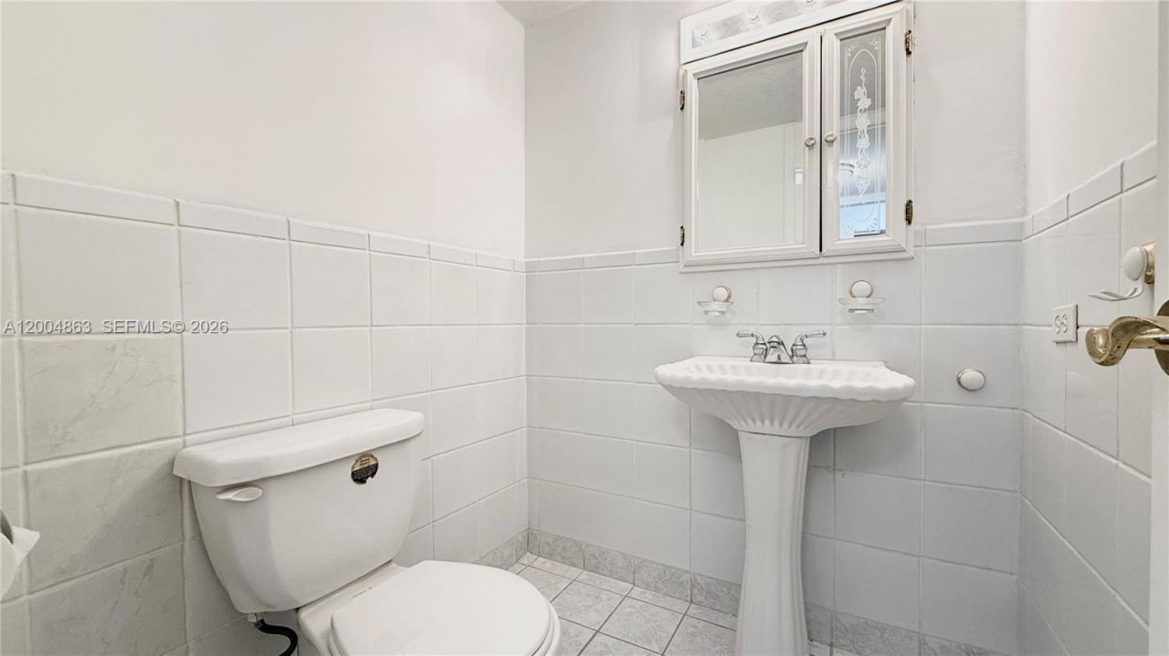 1830 Dixieanna St, Unit 404, Hollywood, FL 33020 Photo