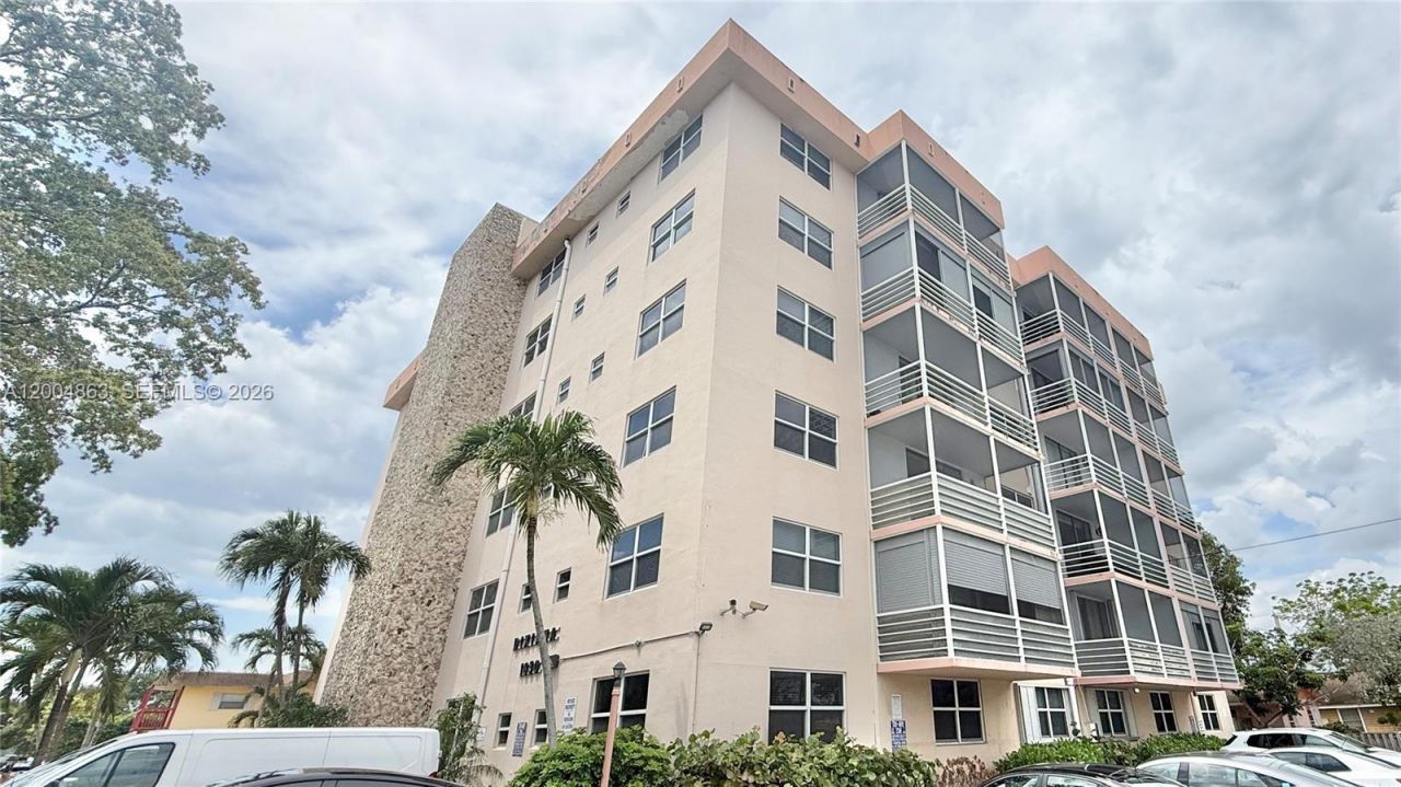1830 Dixieanna St, Unit 404, Hollywood, FL 33020 Photo