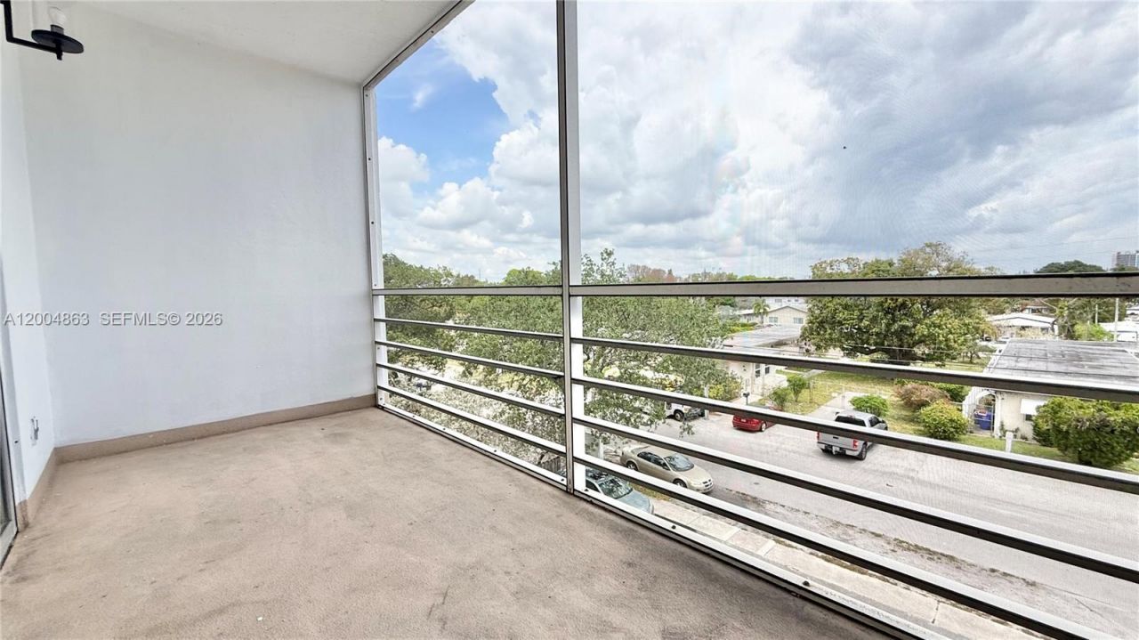 1830 Dixieanna St, Unit 404, Hollywood, FL 33020 Photo