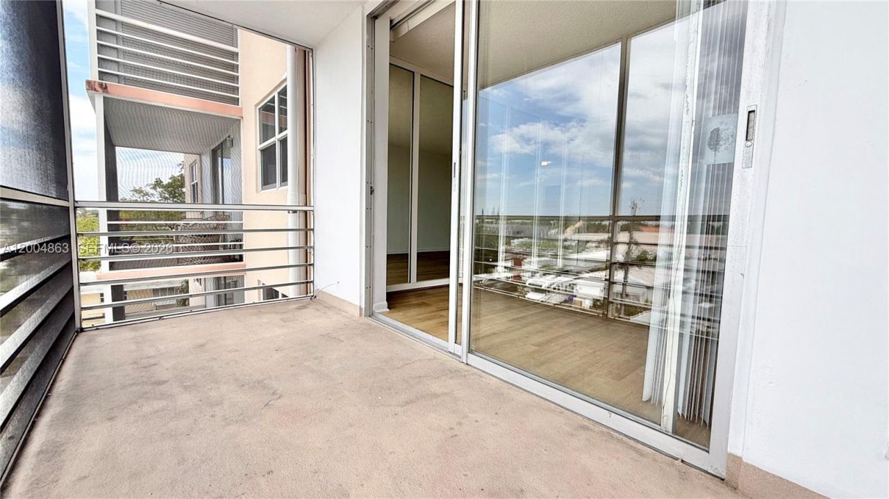 1830 Dixieanna St, Unit 404, Hollywood, FL 33020 Photo