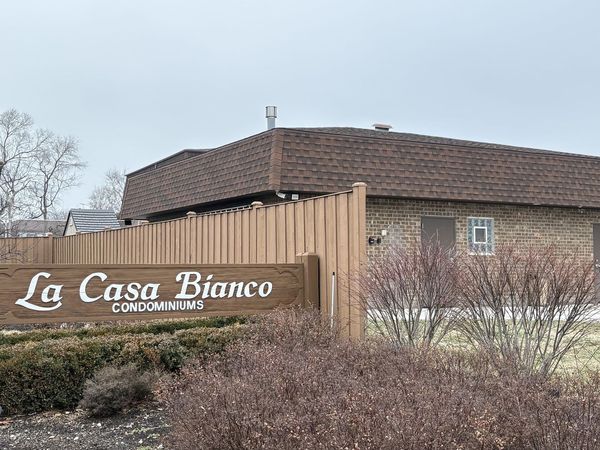 9821 Bianco Terrace, Unit 1A, Des Plaines, IL 60016