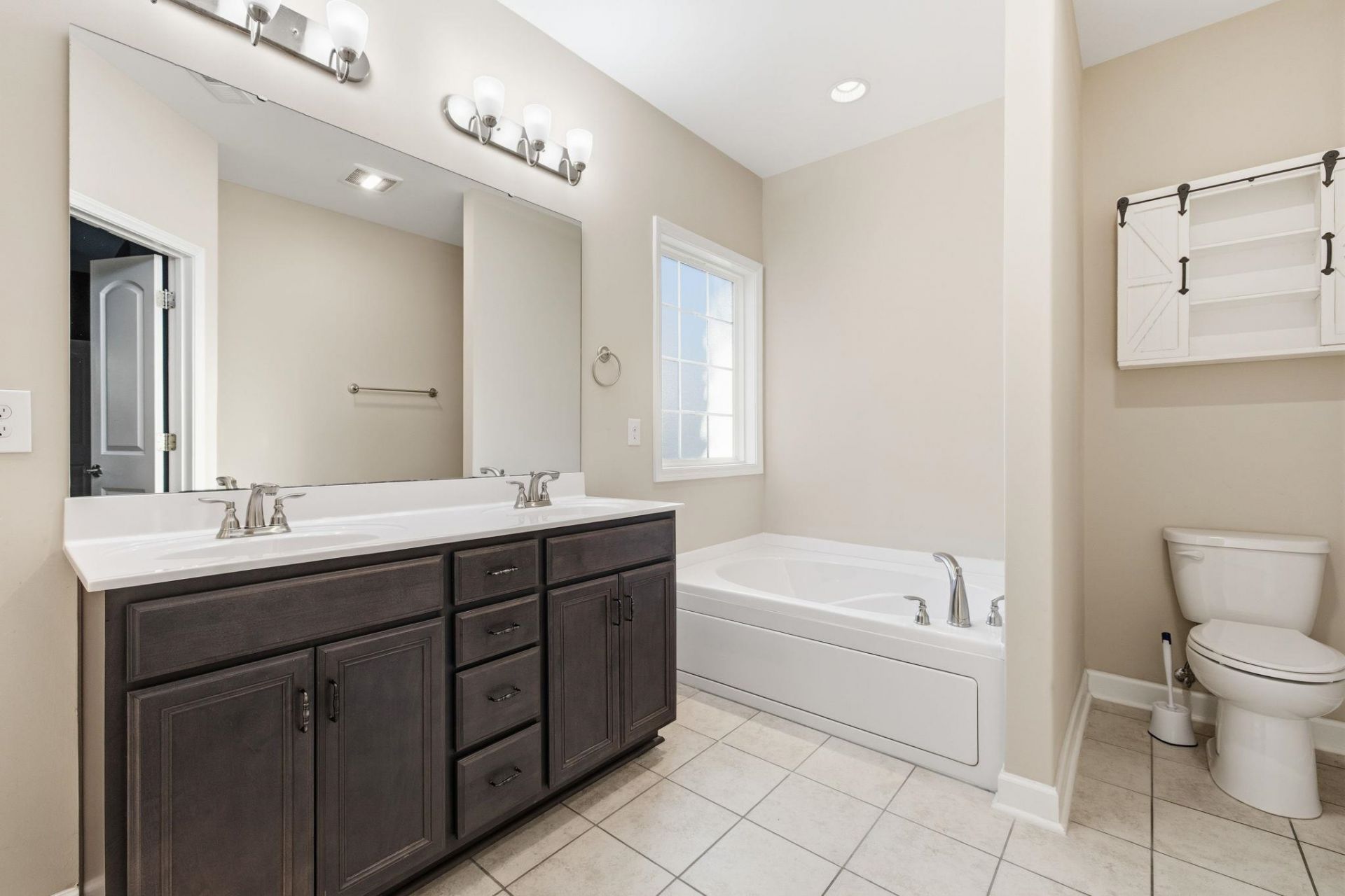 2820 Desert Rose St.  Photo 19