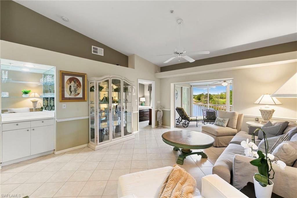 8400 Naples Heritage Dr, Unit 1524, Naples, FL 34112 Photo