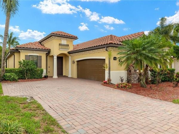 28521 Westmeath CT, BONITA SPRINGS, FL 34135