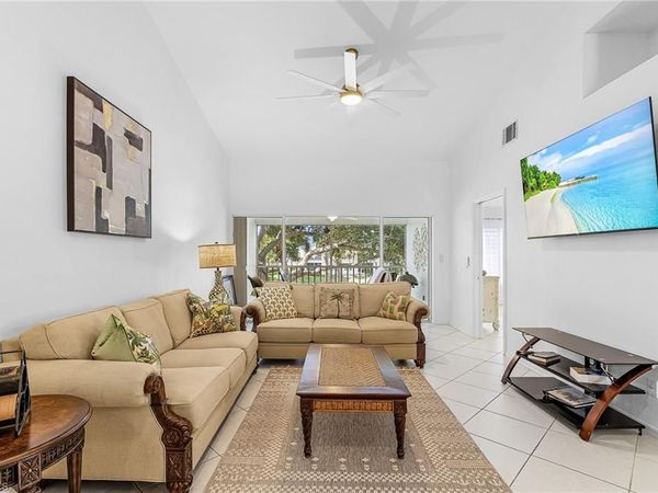 760 Wiggins Lake DR, Unit 206, NAPLES, FL 34110