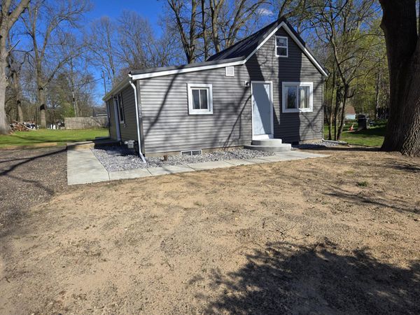 55819 Hamilton Street, Paw Paw, MI 49079