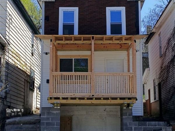 210 N 4th St, Jeannette, PA 15644