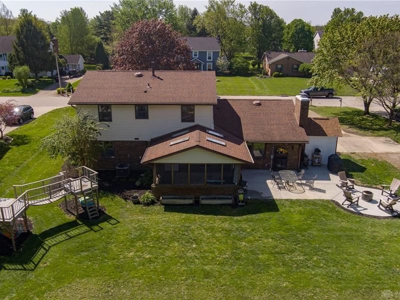 1675 Laurel Creek Drive, Troy, OH 45373 Photo 3