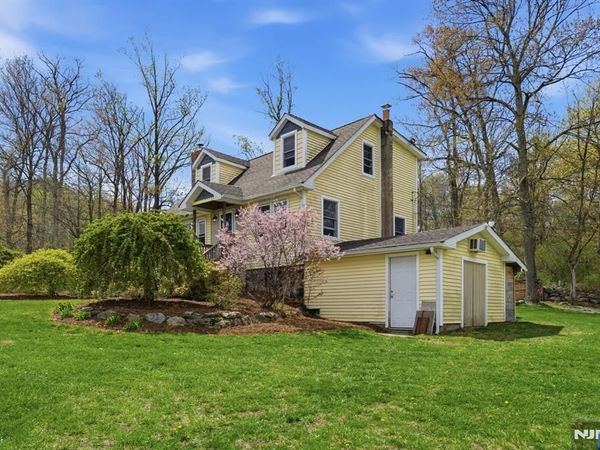 32 Pine Hill Road, MAHWAH, NJ 07430