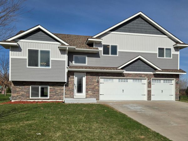 785 S Newberry Avenue, Rush City, MN 55069