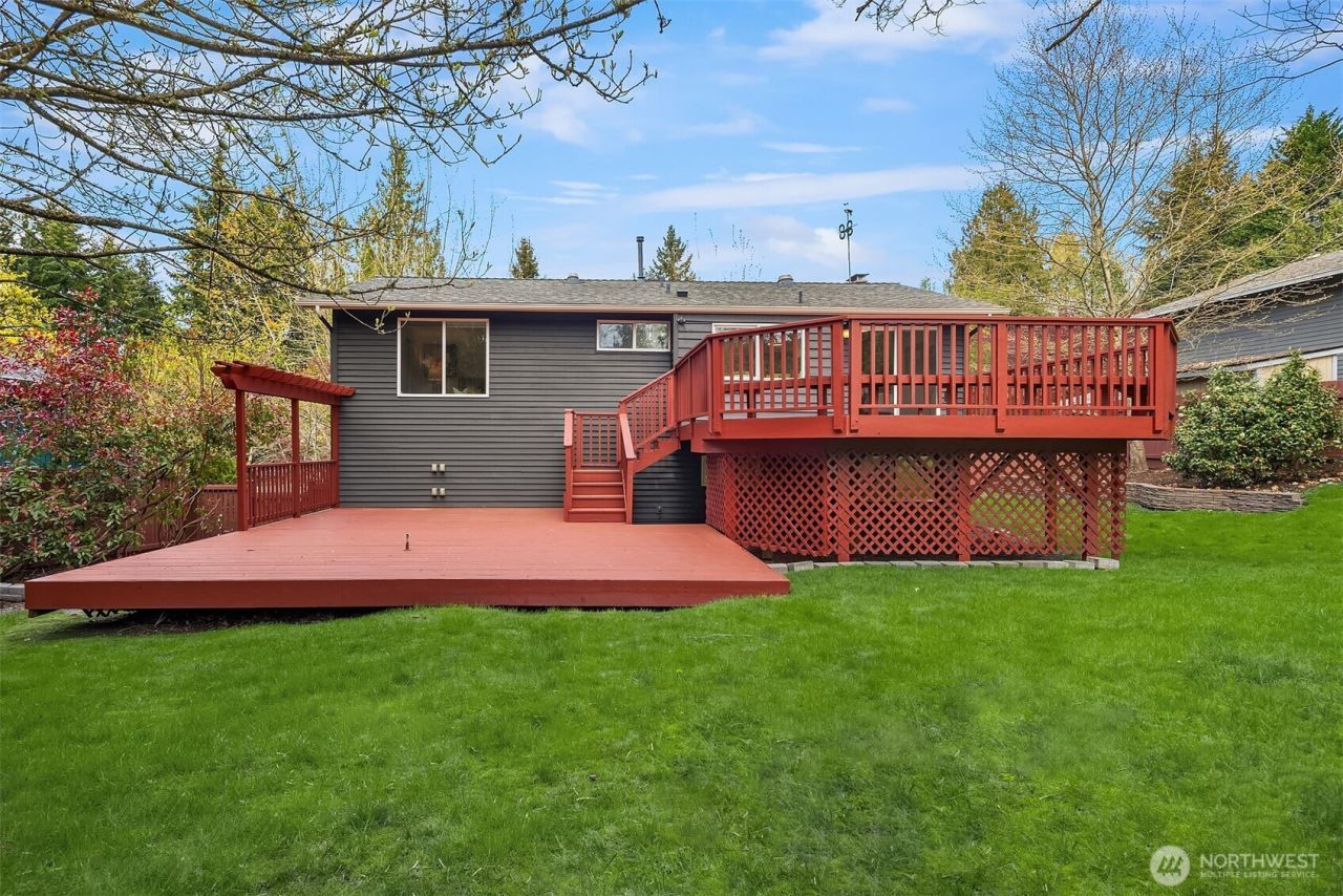 16611 NE 108th Place, Redmond, WA 98052