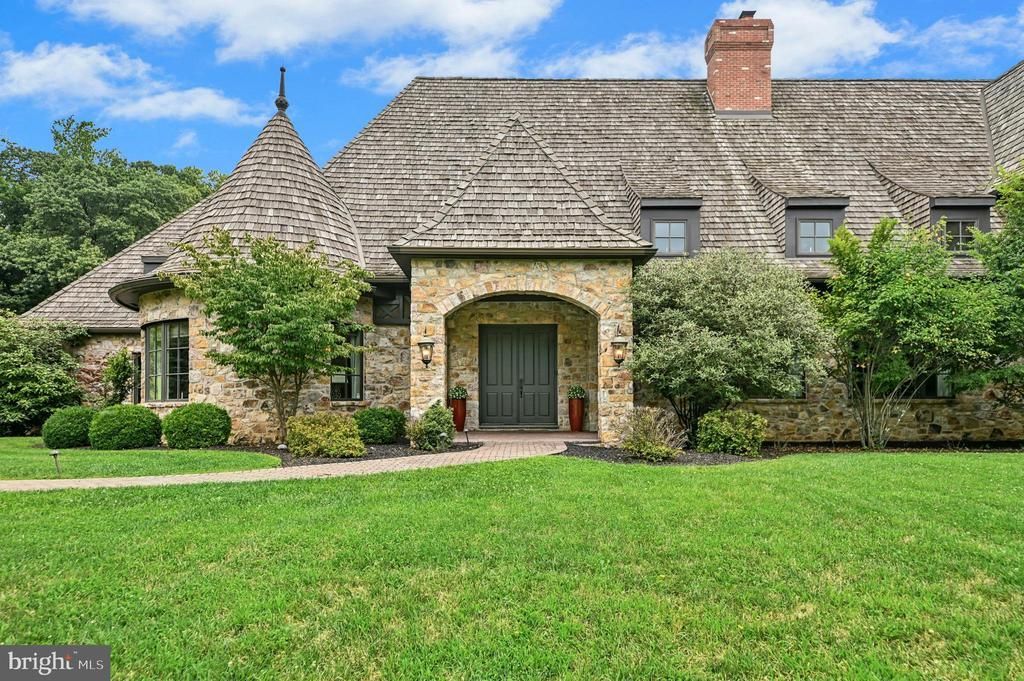 2214 N MELROSE LANE, BETHLEHEM, PA 18015