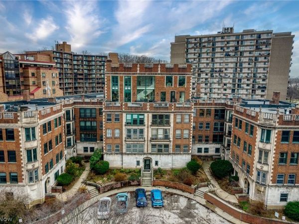 11428 Cedar Glen Parkway, Unit C2D2, Cleveland, OH 44106