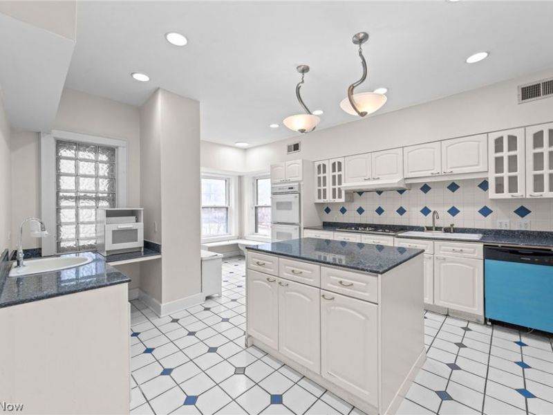 11428 Cedar Glen Parkway, Unit C2D2, Cleveland, OH 44106 Photo 15