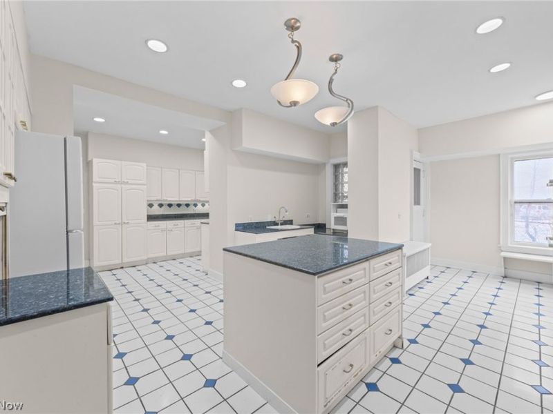 11428 Cedar Glen Parkway, Unit C2D2, Cleveland, OH 44106 Photo 16