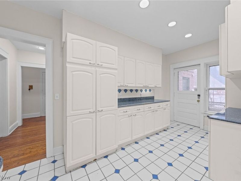 11428 Cedar Glen Parkway, Unit C2D2, Cleveland, OH 44106 Photo 18