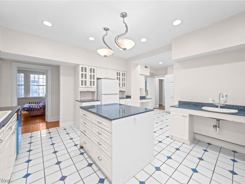 11428 Cedar Glen Parkway, Unit C2D2, Cleveland, OH 44106 Photo 19